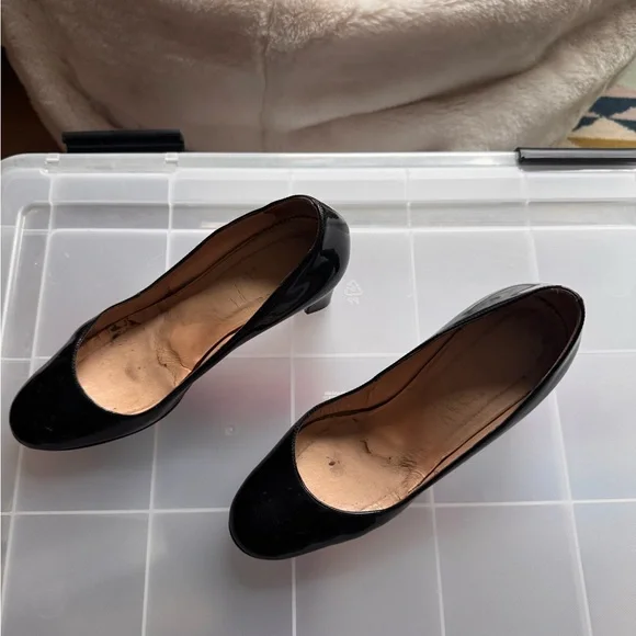 Classic Christian Louboutin patent leather pumps - Picture 3 of 5